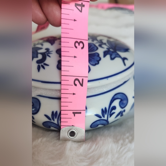 Blue White Round Porcelain trinket Box with Lid Chinoiserie Chinese - Picture 2 of 7